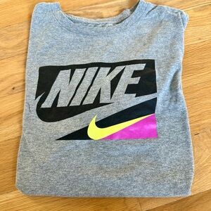 Nike men’s short sleeve graphic tee.